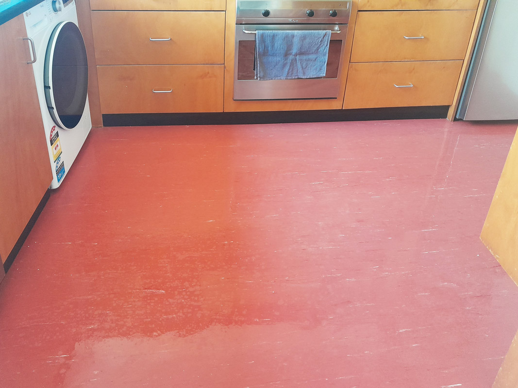 House-cleaning-kitchen-with-vinyl-floor Kitchen with vinyl floor cleaned